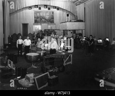 WALT DISNEY Studio di registrazione a 2701 Hyperion Avenue Studios circa 1932 Mickey Mouse e SILLY SYMPHONIES Sound Cartoons Walt Disney Productions / United Artists Foto Stock