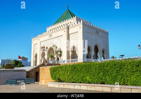 Mausoleo di Mohammed V si trova sulla Yacoub al Mansour esplanade a Rabat. Il Marocco. Africa Foto Stock