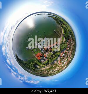 Sfera panorama, boathouses e banchine al Lago Ammer, Diessen al Lago Ammer, Funfseenland, Pfaffenwinkel, vista aerea, Alta Baviera, Baviera, Germania Foto Stock