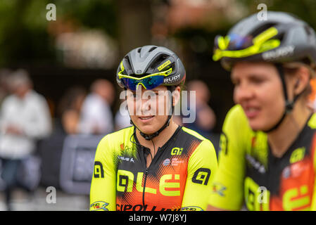 Chloe Hosking del team Ale Cipollini prima di gareggiare nella gara ciclistica Prudential RideLondon Classique. Ciclista donna Foto Stock