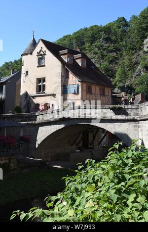 La capitale mondiale della tappezzeria di Aubusson sul fiume La Creuse, Nouvelle-Aquitaine, Francia Foto Stock