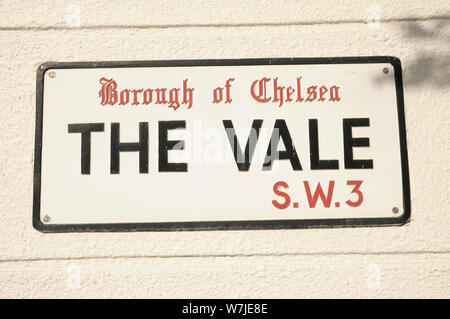 Il nome della strada cartello stradale fissato ad una parete, vale, a Chelsea, Londra SW3, England, Regno Unito Foto Stock