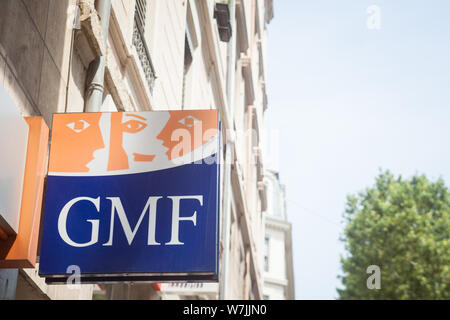 Lione, Francia - Luglio 18, 2019: GMF logo nella parte anteriore della loro agenzia locale a Lione. GMF, o Garantie Mutuelle des fonctionnaires è una mutua di assicurazione e Foto Stock