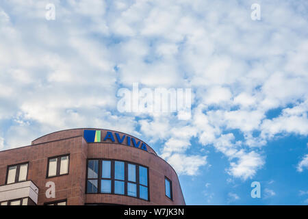 Lione, Francia - 14 luglio 2019: Aviva logo sulla loro sede principale per Lione, Francia. Aviva è un generale inglese, vita e assicurazione pensione la diffusione della società Foto Stock