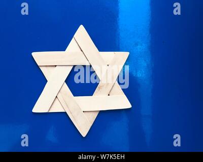 Israel Magen David la stella di David simbolo ebraico bianco e blu Foto Stock