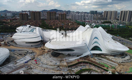 Vista aerea di luoghi in costruzione a Changsha Meixihu cultura internazionale e Art Center progettato da Iraqi-British architetto Zaha Hadid ho Foto Stock