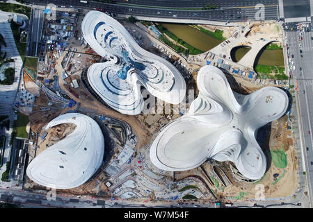 Vista aerea di luoghi in costruzione a Changsha Meixihu cultura internazionale e Art Center progettato da Iraqi-British architetto Zaha Hadid ho Foto Stock