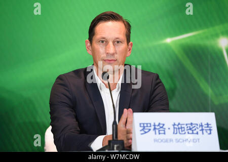 Manager del calcio tedesco Roger Schmidt, il nuovo-nominato capo allenatore della Cina Pechino Guoan Sinobo F.C., partecipa a una conferenza stampa a Pechino in Cina Foto Stock