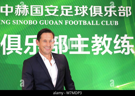 Manager del calcio tedesco Roger Schmidt, il nuovo-nominato capo allenatore della Cina Pechino Guoan Sinobo F.C., partecipa a una conferenza stampa a Pechino in Cina Foto Stock