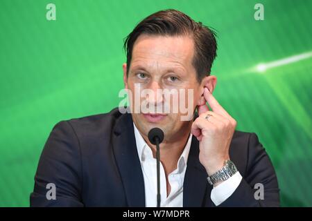 Manager del calcio tedesco Roger Schmidt, il nuovo-nominato capo allenatore della Cina Pechino Guoan Sinobo F.C., partecipa a una conferenza stampa a Pechino in Cina Foto Stock