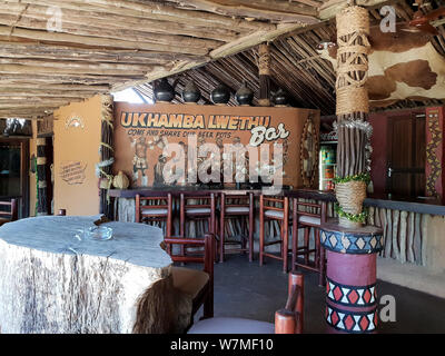 Area bar a Zulu Shakaland Villaggio Culturale, di Eshowe, Kwazulu Natal, Sud Africa Foto Stock