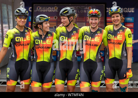 Jessica Raimondi, Chloe Hosking, Karlijn Swinkels di Ale Cipollini prima racing nel Prudential RideLondon Classique cycle race. Ciclista femmina Foto Stock