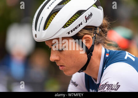 Audrey Cordon Ragot di Trek Segafredo prima racing nel Prudential RideLondon Classique cycle race. Ciclista femmina rider Foto Stock