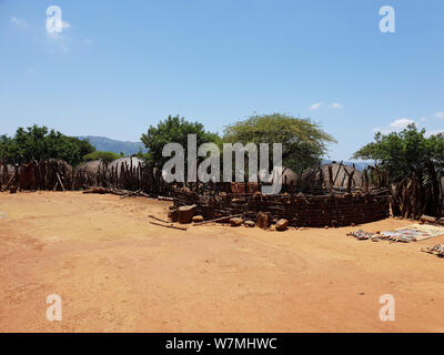 Kraal Zulu a Zulu Shakaland Villaggio Culturale, di Eshowe, Kwazulu Natal, Sud Africa Foto Stock