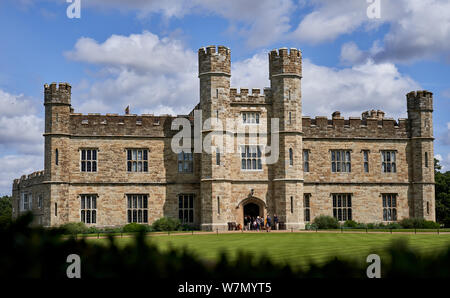 Una vista generale del Castello di Leeds nel Kent, che celebra il 900 anniversario quest'anno. Foto Stock