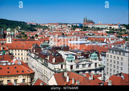 Praga Repubblica Ceca. Vista aerea del vecchio Townd e il Castello Foto Stock
