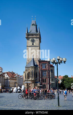 Praga Repubblica Ceca. Il Vecchio Municipio e la Piazza della Città Vecchia Foto Stock