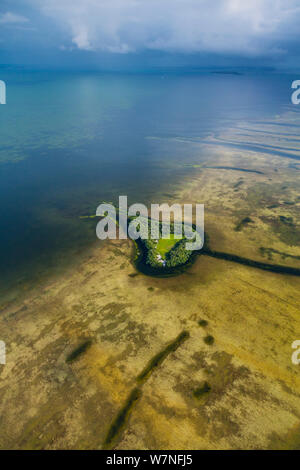 Veduta aerea subtropicale isola di mangrovie del Parco nazionale delle Everglades. Florida, Stati Uniti d'America, febbraio 2012. Foto Stock