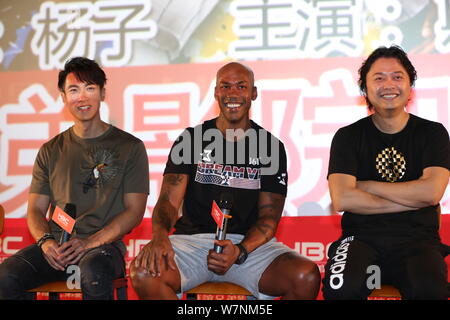 American giocatore di basket Stephon Xavier Marbury, centro e Bruneian cantante e attore Wu Chun, sinistra, partecipare a un evento promozionale per il nuovo film ''Ho un Foto Stock