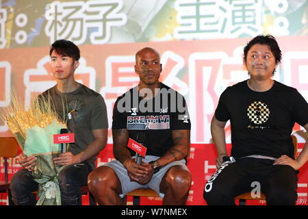 American giocatore di basket Stephon Xavier Marbury, centro e Bruneian cantante e attore Wu Chun, sinistra, partecipare a un evento promozionale per il nuovo film ''Ho un Foto Stock