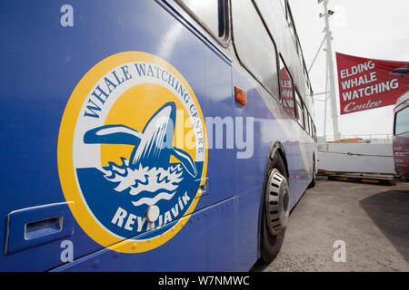 Promozioni per l'avvistamento di balene e uccelli marini watching dal porto di Reykjavik, Islanda, Giugno 2011 Foto Stock