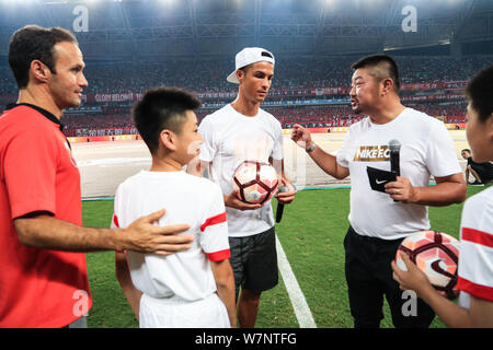 Portoghese giocatore di calcio Cristiano Ronaldo, centro del Real Madrid, assiste alla cerimonia di apertura del match tra SIPG Shanghai e Guangzhou Ev Foto Stock