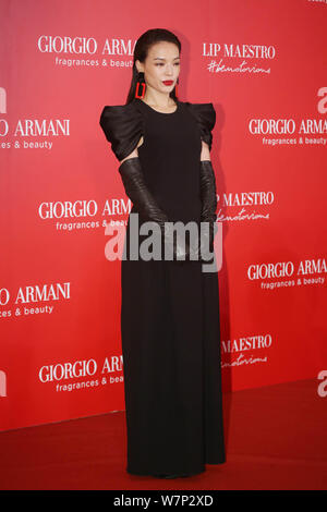 Modello di Taiwan e attrice Shu Qi partecipa a una conferenza stampa per i nuovi prodotti di Giorgio Armani a Hong Kong, Cina, 13 luglio 2017. Foto Stock