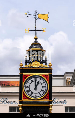 Poco Ben (1892) una ghisa miniatura clock tower, all'angolo di Vauxhall Bridge Road e Victoria Street, a Westminster, nel centro di Londra Foto Stock