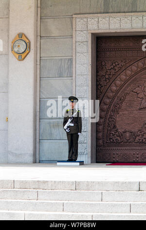 Mt Myohyang, Amicizia Internazionale mostra, massiccio complesso di alloggiamento del mondo i doni per i grandi leader, democratica Repubblica popolare di Corea (DPRK), la Corea del Nord 2012 Foto Stock