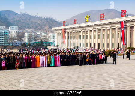 Le celebrazioni del centenario della nascita del Presidente Kim Il Sung, Pyongshong, città satellite al di fuori di Pyongyang, democratica Repubblica popolare di Corea (DPRK), la Corea del Nord, 15 aprile 2012 Foto Stock