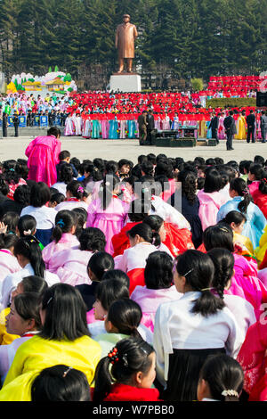 Le celebrazioni del centenario della nascita del Presidente Kim Il Sung, Pyongshong, città satellite al di fuori di Pyongyang, democratica Repubblica popolare di Corea (DPRK), la Corea del Nord, 15 aprile 2012 Foto Stock