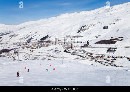 Les Menuires ski resort (1800m) nelle tre valli, Les Trois Vallees, Savoie, sulle Alpi francesi, Francia 2009 Foto Stock