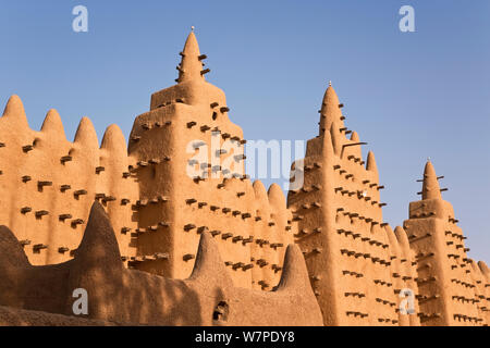 Djenne moschea, la più grande struttura di fango nel mondo, Djenne è un sito Patrimonio Mondiale dell'UNESCO, Niger Inland Delta, Mopti Regione, Mali 2006 Foto Stock