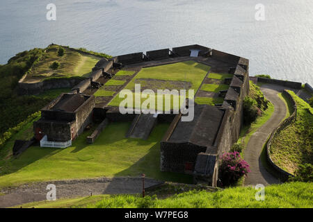 Brimstone Hill Fortress che è situato a 790 metri sopra il livello del mare, il XVIII secolo composto è rivestito con 24 cannoni ed è il più grande e meglio conservata fortezza nei Caraibi - Parco Nazionale di Brimstone Hill Fortress è un sito Patrimonio Mondiale dell'UNESCO, St Kitts, St Kitts e Nevis, Isole Sottovento, Piccole Antille, Caraibi, West Indies 2008 Foto Stock