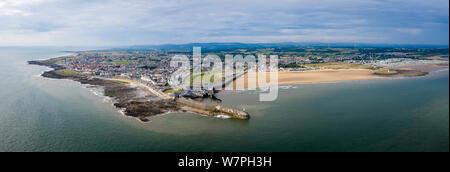 Vista aerea di Porthcawl spiaggia porto e fiera del divertimento nel South Wales UK Foto Stock