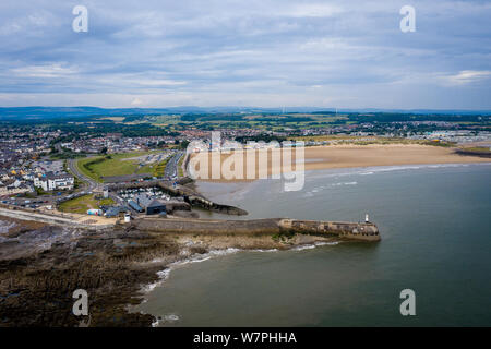 Vista aerea di Porthcawl spiaggia porto e fiera del divertimento nel South Wales UK Foto Stock