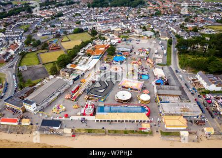 Vista aerea di Porthcawl spiaggia porto e fiera del divertimento nel South Wales UK Foto Stock