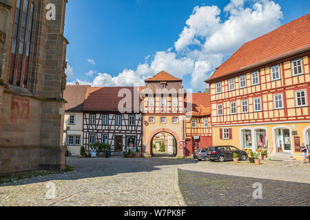 HASSBERGE, Germania - circa aprile, 2019: Townscape di Koenigsberg in Hassberge county, Baviera, Germania Foto Stock