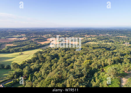 Vista aerea attraverso la campagna del Surrey dal Leith Hill in Surrey sulle colline vicino a Dorking surrey Foto Stock