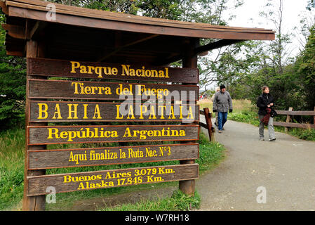 Segno per Lapataia Bay, Tierra del Fuego National Park. Argentina Foto Stock