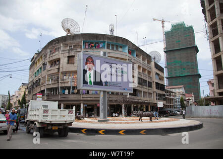 Affissioni nel centro di Dar Es Salaam e promuovere una Comunità più ecologici, Tanzania. Foto Stock