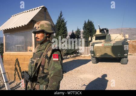 L intervento della NATO in Bosnia Erzegovina, esercito marocchino checkpoint in Mostar (marzo 1998) Foto Stock