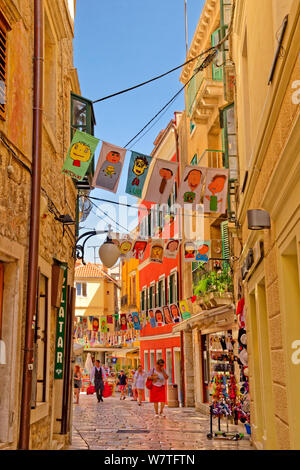 Back Street in Sibenik città vecchia sulla costa dalmata della Croazia. Foto Stock