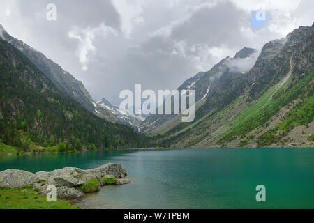 Lac de Gaube, Parco Nazionale dei Pirenei, Hautes Pirenei, Francia, luglio 2013. Foto Stock