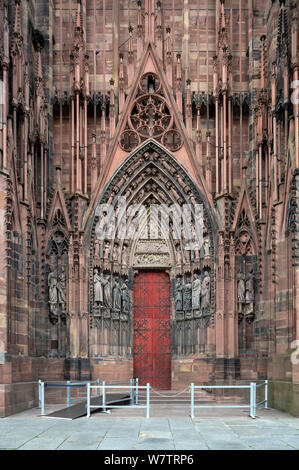 Straßburger Münster, Cathédrale Notre-dame de Strasbourg, Westfassade, Südliches Portal Foto Stock