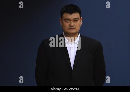 Pensionato cinese di pallacanestro Yao Ming, Presidente della cinese di pallacanestro (CBA), orologi giocatori della nazionale femminile cinese di pallacanestro Foto Stock