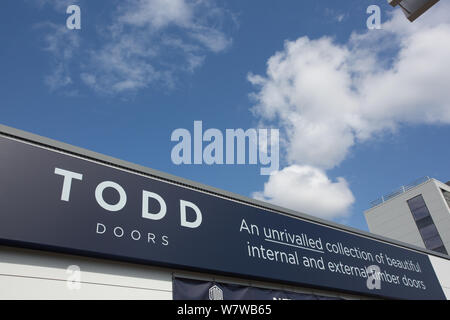 Todd porte segnaletica, Gateway di lettura Retail Park Foto Stock