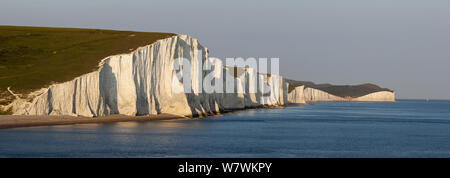 Vista delle Sette sorelle chalk cliffs, South Downs National Park, East Sussex, England, Regno Unito, maggio 2009. Foto Stock