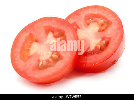 Affettato ​​tomatoes su sfondo bianco Foto Stock