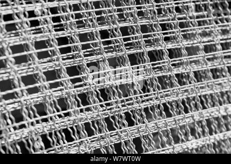 Acciaio industriale chain link fencing.close up filo di acciaio net texture di sfondo. Foto Stock